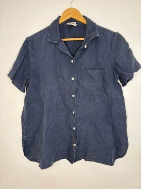 Beaton Linen Short Sleeve Button-Down Shirt in Navy Blue
